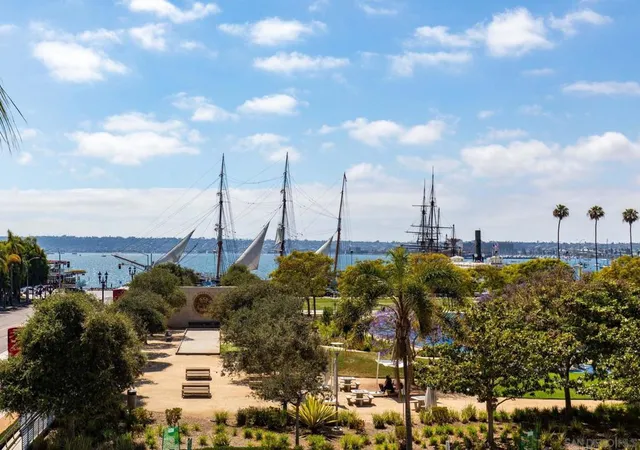Listing Photo 1 - Condo for sale in building located at 1431 Pacific Hwy, San Diego, CA 92101 - Unit #411