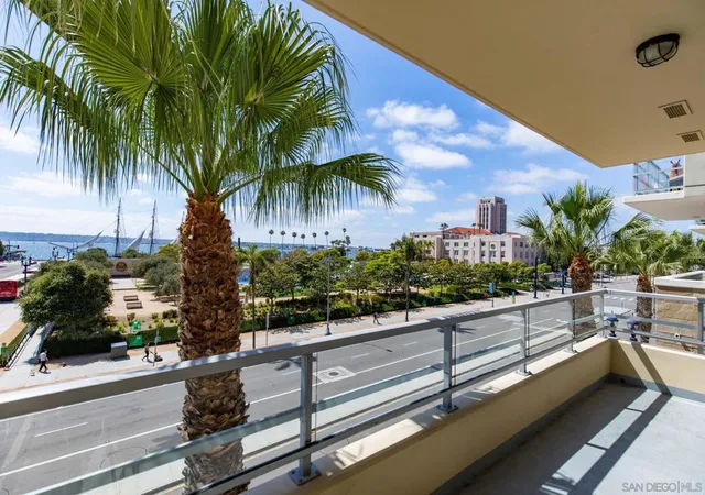 Listing Photo 2 - Condo for sale in building located at 1431 Pacific Hwy, San Diego, CA 92101 - Unit #411