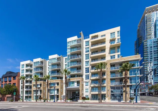 Listing Photo 3 - Condo for sale in building located at 1431 Pacific Hwy, San Diego, CA 92101 - Unit #411