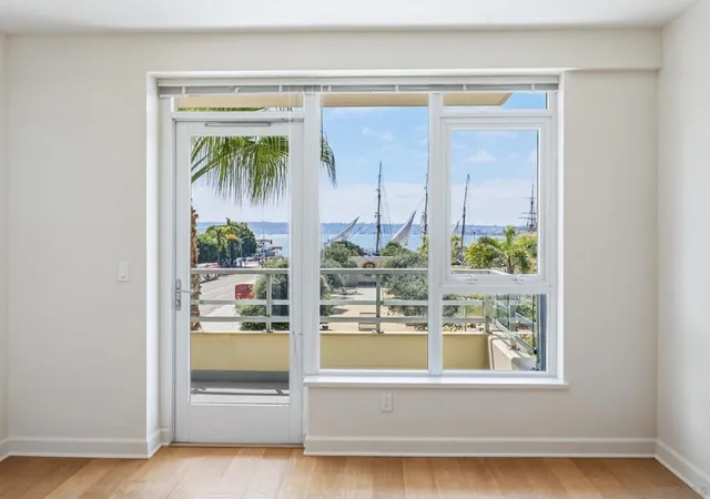 Listing Photo 4 - Condo for sale in building located at 1431 Pacific Hwy, San Diego, CA 92101 - Unit #411