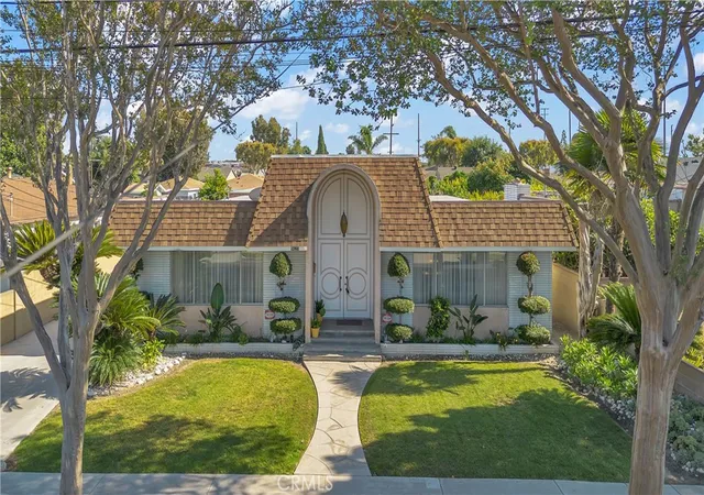 Photo 2 of Sale Pending at 9620 Walnut St, Bellflower, CA 90706 | MLS# RS26100884 | Listing updated on 2026-07-02