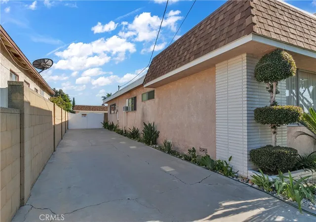 Photo 3 of Sale Pending at 9620 Walnut St, Bellflower, CA 90706 | MLS# RS26100884 | Listing updated on 2026-07-02