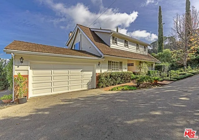 Photo 2 of Single family home for sale at 7815 Mulholland Dr, Los Angeles, CA 90046 | MLS# 26831141 | Listing updated on 2026-09-10