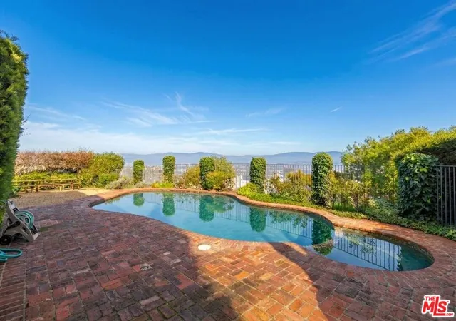 Photo 3 of Single family home for sale at 7815 Mulholland Dr, Los Angeles, CA 90046 | MLS# 26831141 | Listing updated on 2026-09-10