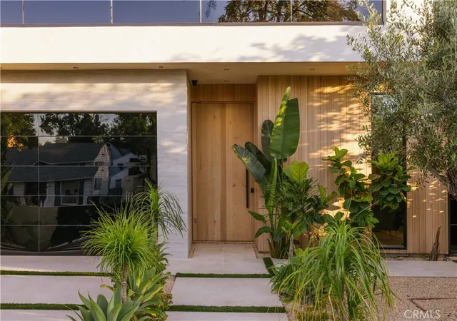 Homes for sale in Sherman Oaks, CA | 14758 Morrison St, Sherman Oaks, CA 91403 | MLS# SR26094856