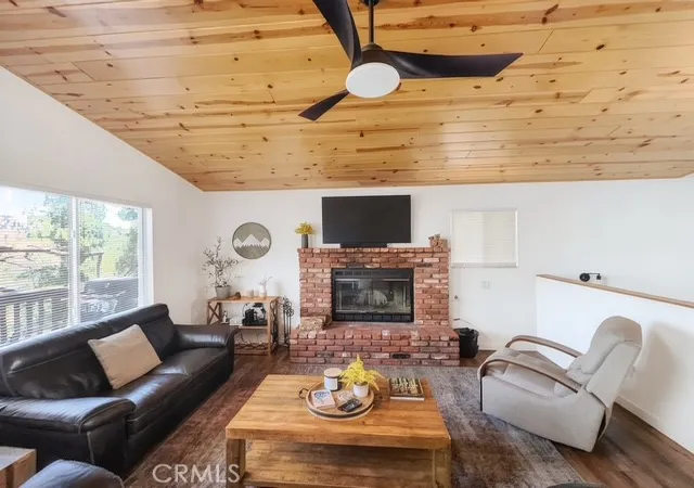 3rd image of 33159 Holcomb Creek, Green Valley Lake, CA 92341 | MLS# IV26101070