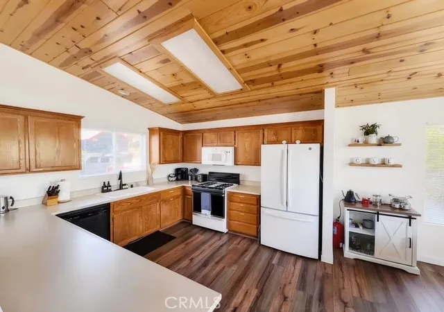 5th image of 33159 Holcomb Creek, Green Valley Lake, CA 92341 | MLS# IV26101070