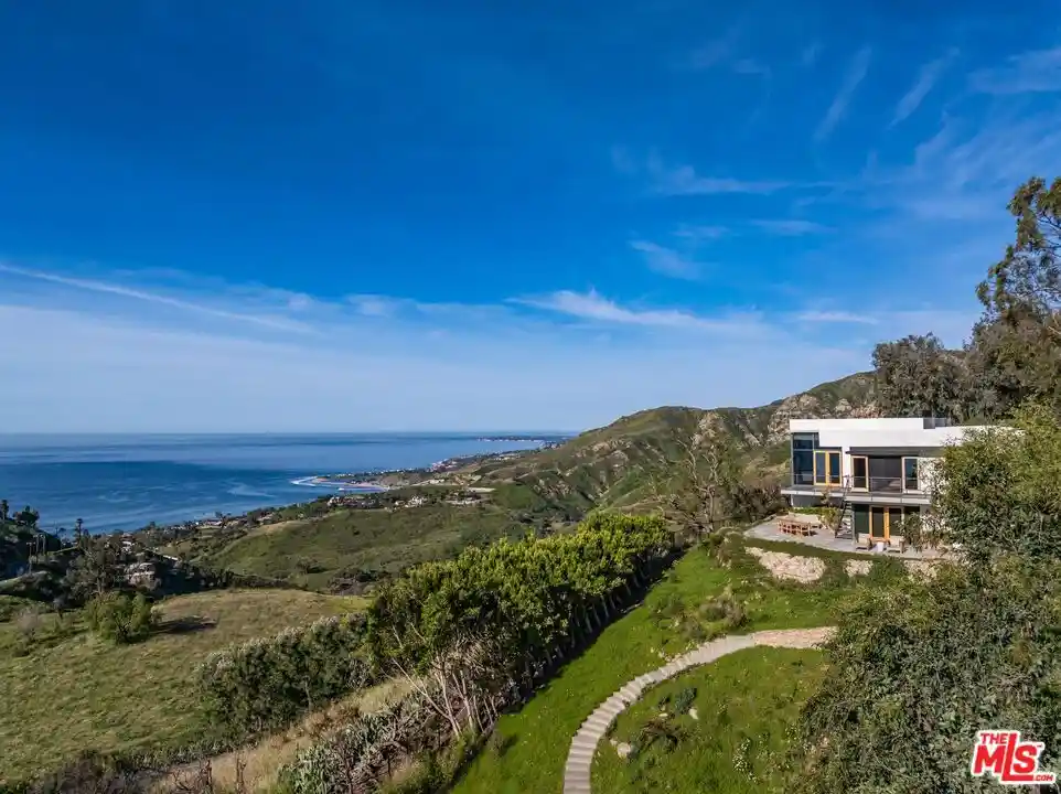 Photo 1 of Single family home for sale at 21812 Castlewood Dr, Malibu, CA 90265 | MLS# 26831697 | Listing updated on 2026-07-24