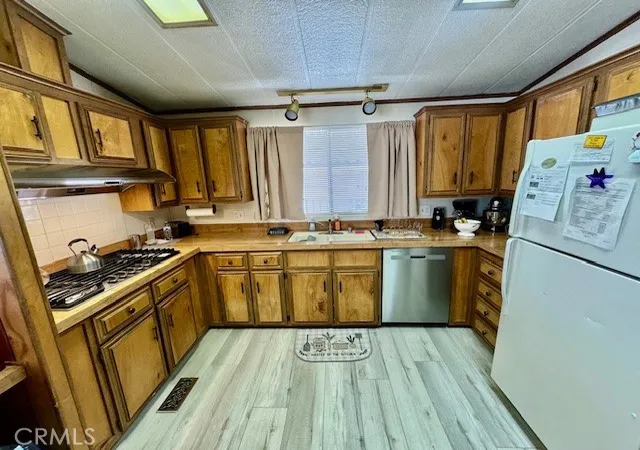 Photo 3 of Manufactured home for sale at 14000 El Elvado Rd #27, Victorville, CA 92392 | MLS# HD26101063 | Listing updated on 2026-09-04