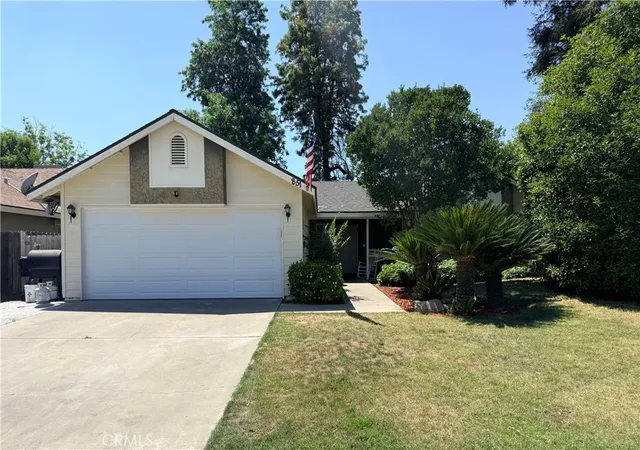 1st image of 851 N Crenshaw, Visalia, CA 93291 | MLS# SC26101140