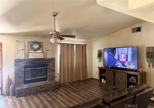 image of 851 N Crenshaw, Visalia, CA 93291 | MLS# SC26101140