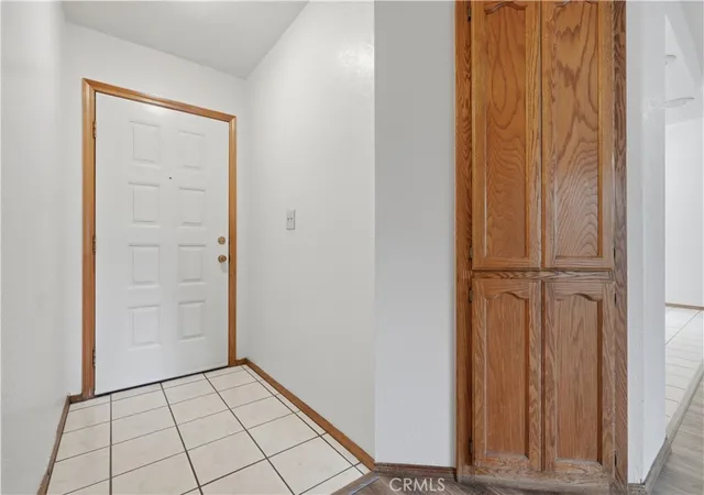 Photo 4 of Sale Pending at 851 N Crenshaw, Visalia, CA 93291 | MLS# SC26101140 | Listing updated on 2026-10-07