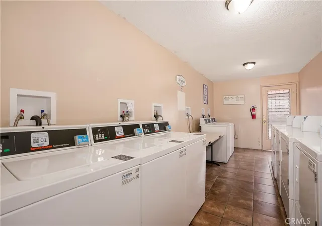 2nd image of 855 Victor Ave, Inglewood, CA 90302