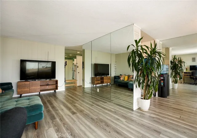 3rd image of 855 Victor Ave, Inglewood, CA 90302
