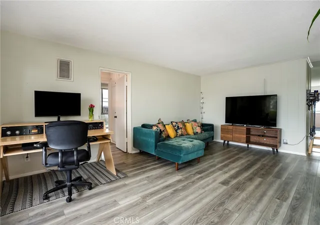 5th image of 855 Victor Ave, Inglewood, CA 90302