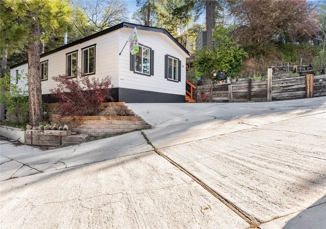 2nd image of 32455 Hwy 18 #13, Running Springs, CA 92382 | MLS# IG26101035
