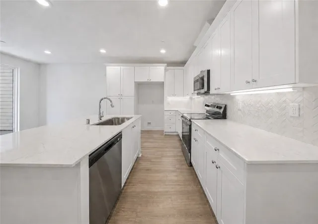 3rd image of 9425 N Sepulveda Blvd #4, North Hills, CA 91343 | MLS# SR26077873