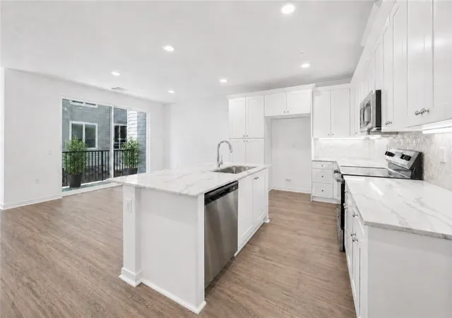 4th image of 9425 N Sepulveda Blvd #4, North Hills, CA 91343 | MLS# SR26077873