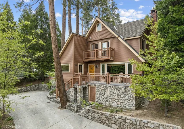 Photo 2 of Single family home for sale at 189 Street Hwy 173, Lake Arrowhead, CA 92352 | MLS# IG26101263 | Listing updated on 2026-10-01