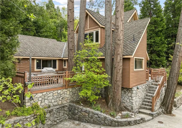 Photo 3 of Single family home for sale at 189 Street Hwy 173, Lake Arrowhead, CA 92352 | MLS# IG26101263 | Listing updated on 2026-10-01
