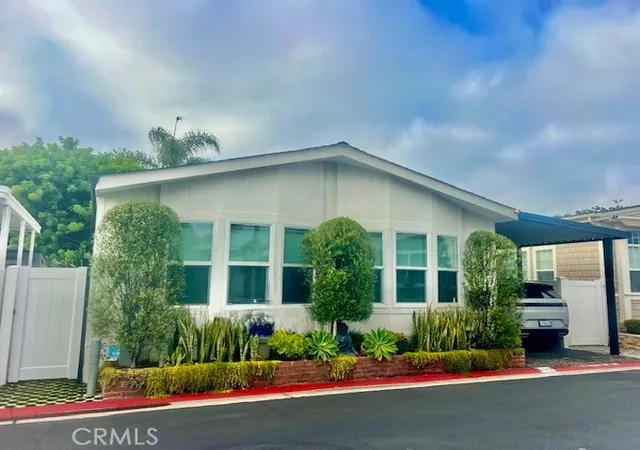 3rd image of 250 Mayflower, Newport Beach, CA 92660 | MLS# NP26100177