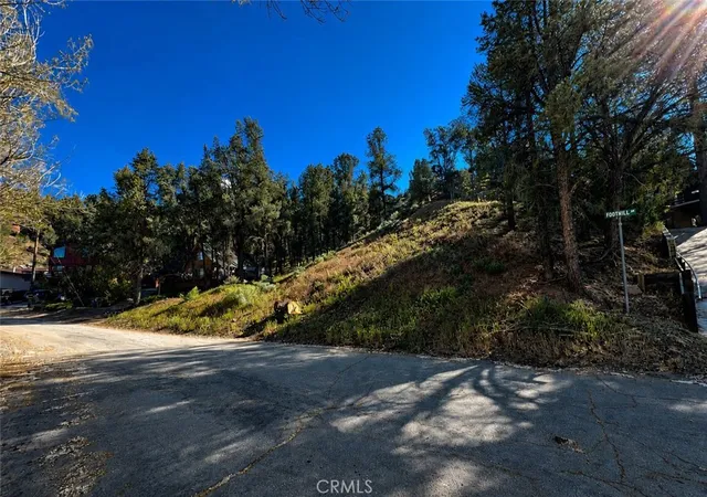3rd image of 0 Foothill Dr, Frazier Park, CA 93225 | MLS# SR26101429