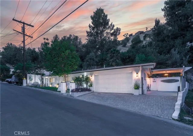 2nd image of 4771 Excelente Dr, Woodland Hills, CA 91364 | MLS# SR26101502