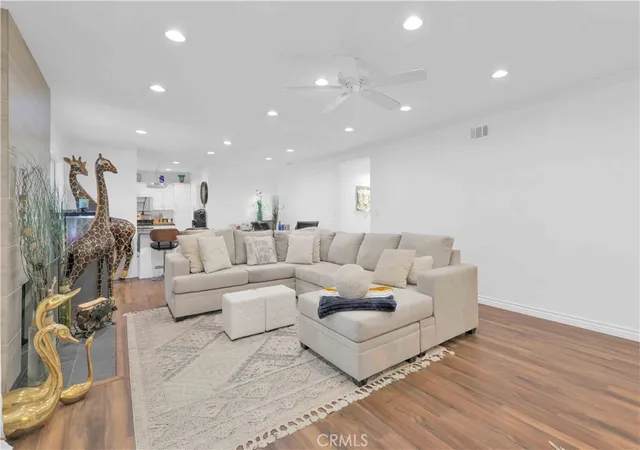 4th image of 4771 Excelente Dr, Woodland Hills, CA 91364 | MLS# SR26101502