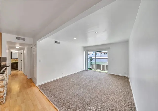 3rd image of 18620 Hatteras St #247, Tarzana, CA 91356 | MLS# SR26101173
