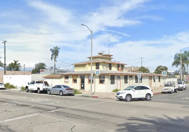 3rd image of 137 W 1St St, Oxnard, CA 93030 | MLS# V1-36335