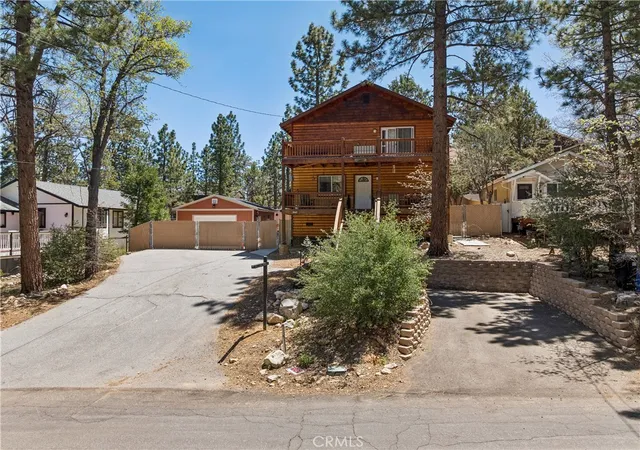 Photo 3 of Single family home for sale at 879 Spruce Ln, Sugarloaf, CA 92386 | MLS# TR26101577 | Listing updated on 2026-09-16