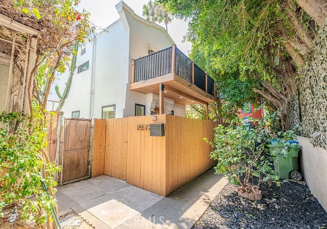 1st image of 1/2 N Western, Los Angeles, CA 90027 | MLS# DW26101588