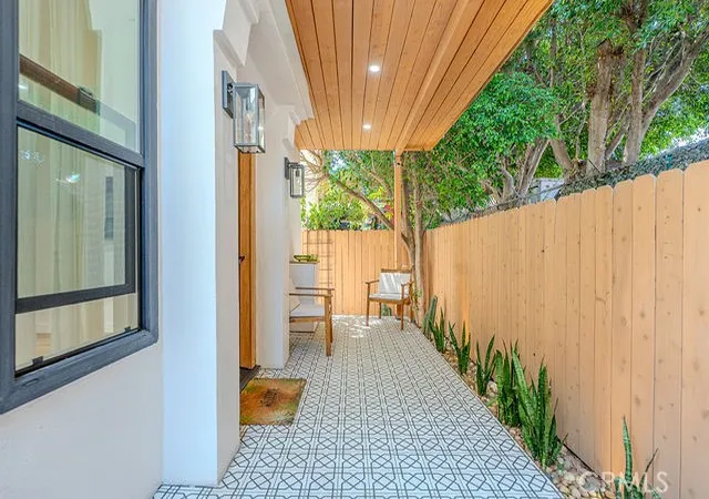 3rd image of 1/2 N Western, Los Angeles, CA 90027 | MLS# DW26101588