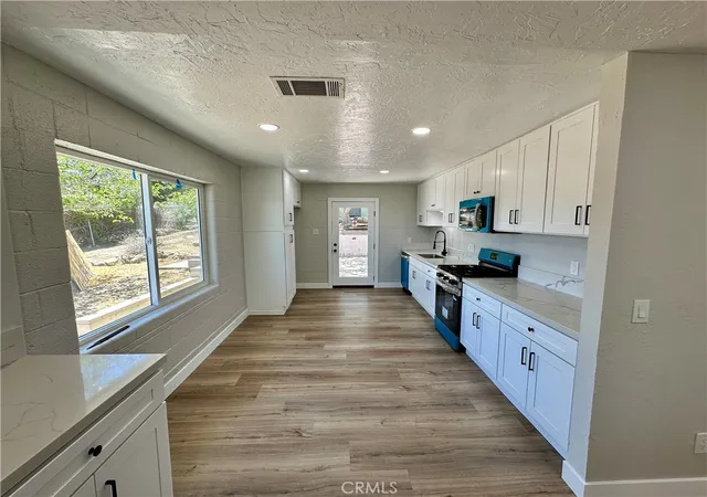 3rd image of 625 Tamarack Rd, Pinon Hills, CA 92372 | MLS# PW26101677