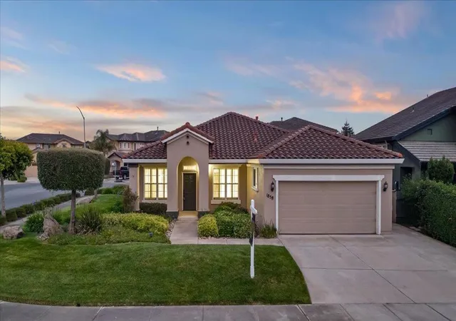 1st image of 1858 Buckingham Dr, Salinas, CA 93906 | MLS# ML82046608
