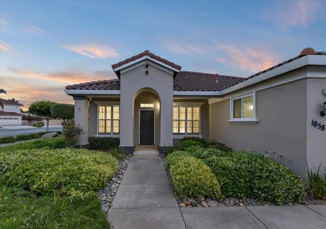 3rd image of 1858 Buckingham Dr, Salinas, CA 93906 | MLS# ML82046608