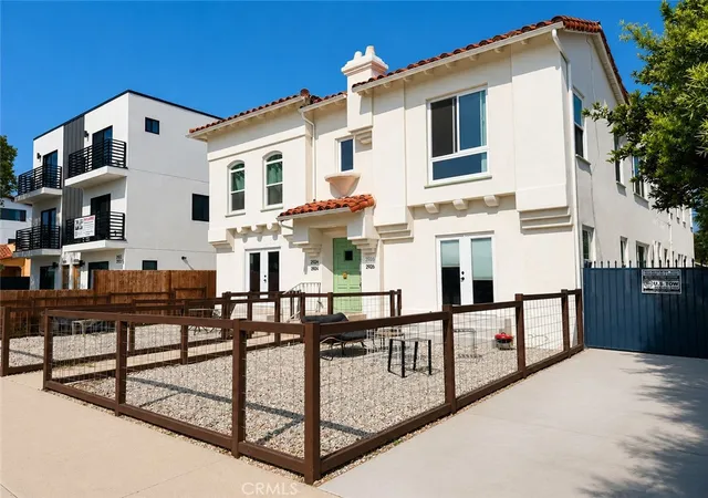 2nd image of 2924 12th #2926 1/2, Los Angeles, CA 90018 | MLS# PW26101860