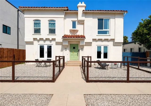 3rd image of 2924 12Th, Los Angeles, CA 90018