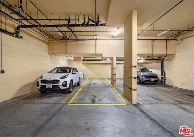 2nd image of 528 N Westmoreland Ave, Los Angeles, CA 90004