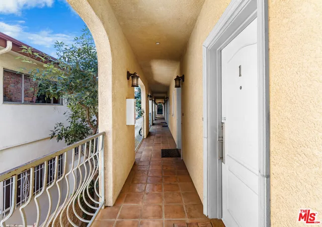 4th image of 528 N Westmoreland Ave, Los Angeles, CA 90004