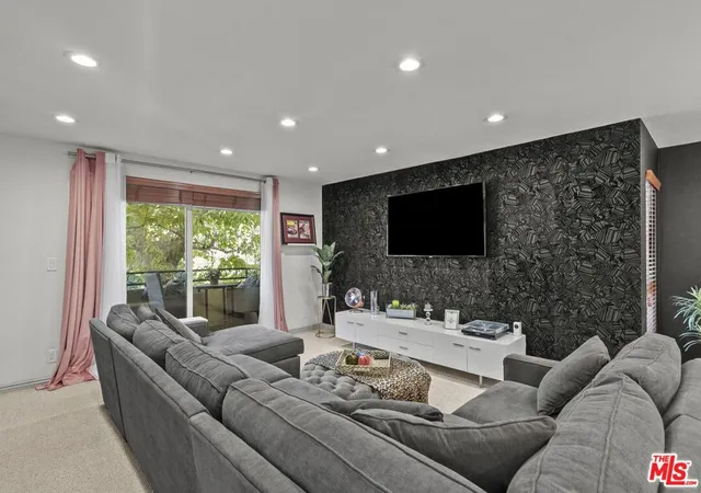 1st image of 6752 Hillpark Dr #202, Los Angeles, CA 90068 | MLS# 26832221