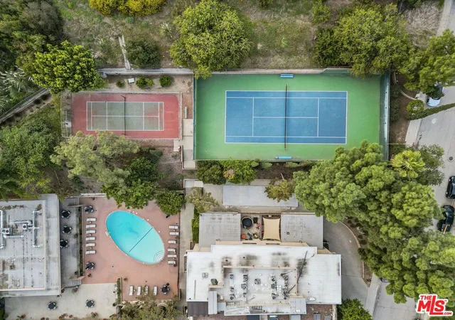 2nd image of 6752 Hillpark Dr, Los Angeles, CA 90068