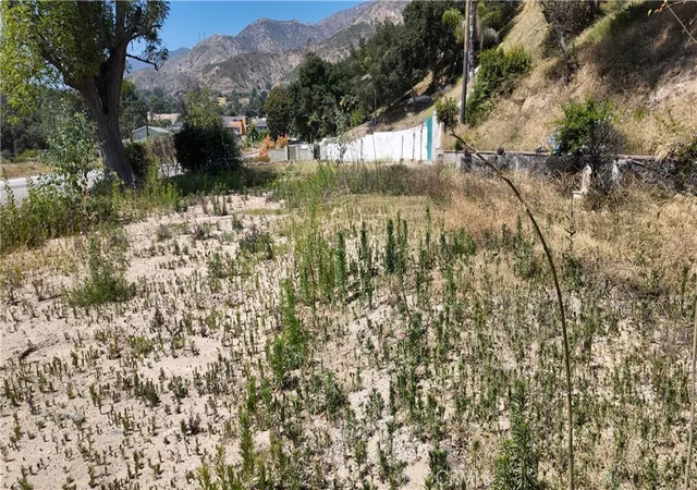 Photo 3 of Sale Pending at 1369 E Loma Alta, Altadena, CA 91001 | MLS# IG26102005 | Listing updated on 2026-09-25