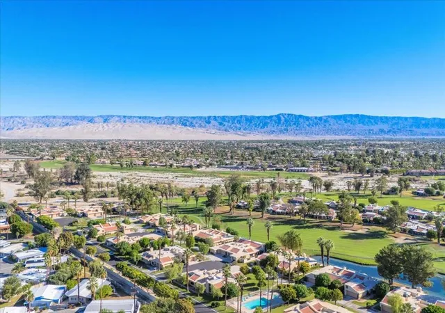 Listing Photo 2 - Condo for sale in building located at 6735 Harwood Cir, Palm Springs, CA 92264 - Unit #