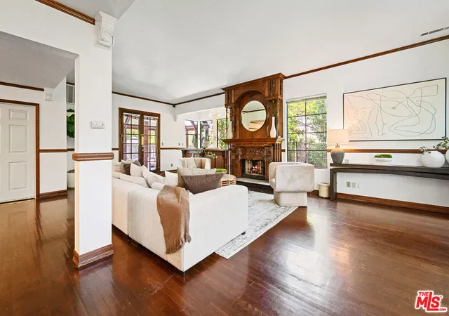 5th image of 2402 Hollyridge Dr, Los Angeles, CA 90068 | MLS# 26832157