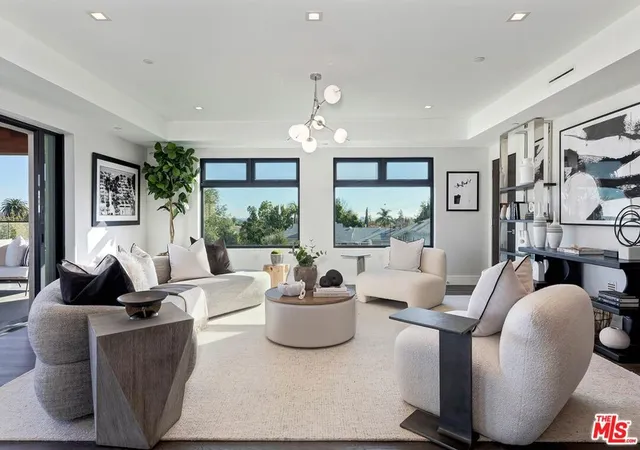 3rd image of 1839 Pandora Ave, Los Angeles, CA 90025