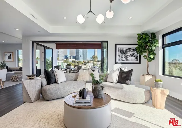 4th image of 1839 Pandora Ave, Los Angeles, CA 90025