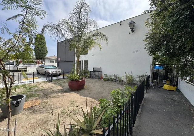 2nd image of 6722 Troost Ave, Los Angeles, CA 91606 | MLS# P1-27092