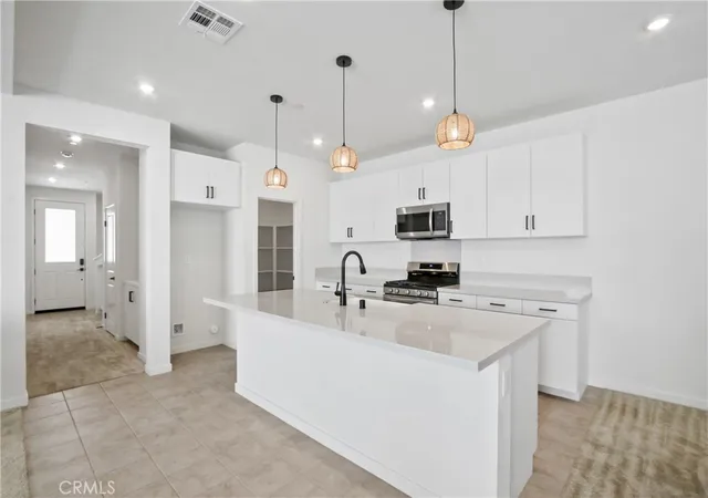 Listing Photo 5 - Condo for sale in building located at 15940 Caterpillar Dr, Fontana, CA 92336
