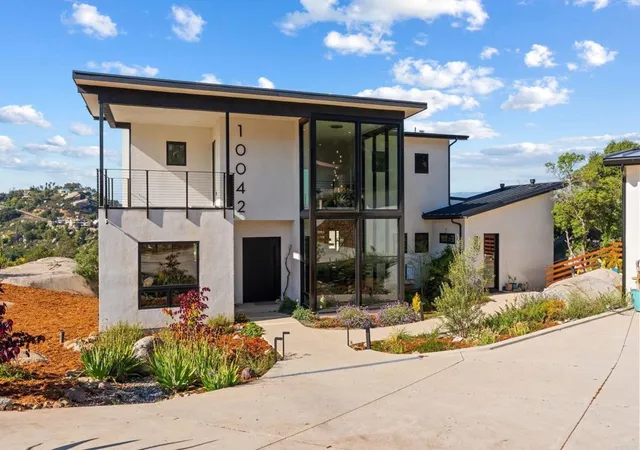 1st image of 10042 Tall Oak Dr, Escondido, CA 92026 | MLS# NDP2604554